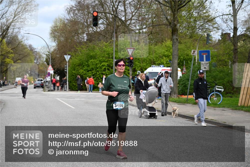 12.04.2026 - 45. Internationalen Wilhelmsburger Insellauf J. Mangold http://msf.ph/oto/9519888 12.04.2026 13:33:53 Ziel 2636, 3409, 3075 meine-sportfotos.de