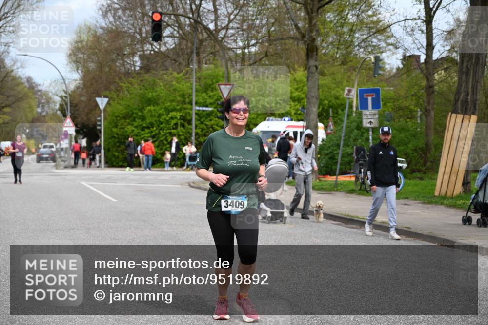 12.04.2026 - 45. Internationalen Wilhelmsburger Insellauf J. Mangold http://msf.ph/oto/9519892 12.04.2026 13:33:54 Ziel 2636, 3409, 3075 meine-sportfotos.de