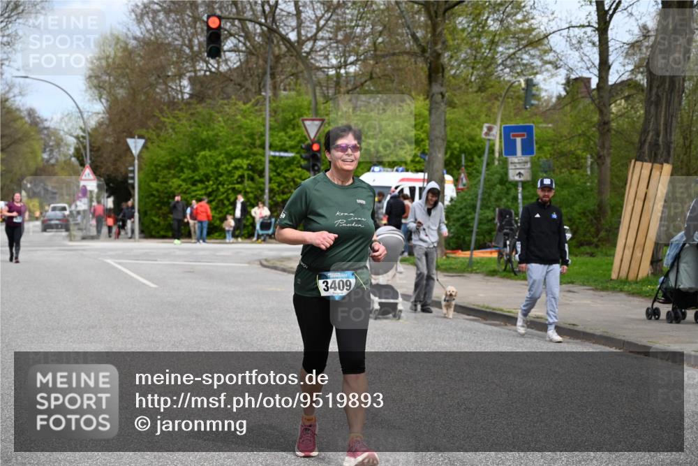 12.04.2026 - 45. Internationalen Wilhelmsburger Insellauf J. Mangold http://msf.ph/oto/9519893 12.04.2026 13:33:54 Ziel 2636, 3409, 3075 meine-sportfotos.de
