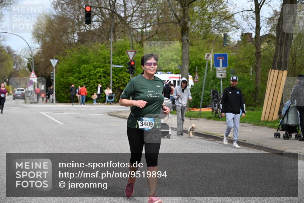 12.04.2026 - 45. Internationalen Wilhelmsburger Insellauf J. Mangold http://msf.ph/oto/9519894 12.04.2026 13:33:54 Ziel 2636, 3409, 3075 meine-sportfotos.de
