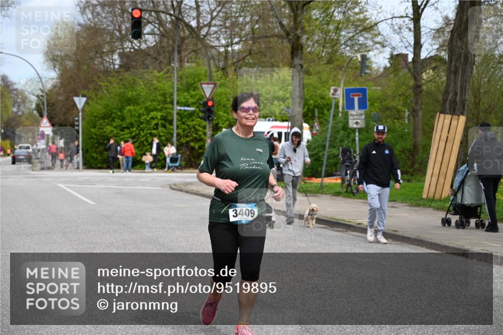 12.04.2026 - 45. Internationalen Wilhelmsburger Insellauf J. Mangold http://msf.ph/oto/9519895 12.04.2026 13:33:54 Ziel 2636, 3409, 3075 meine-sportfotos.de