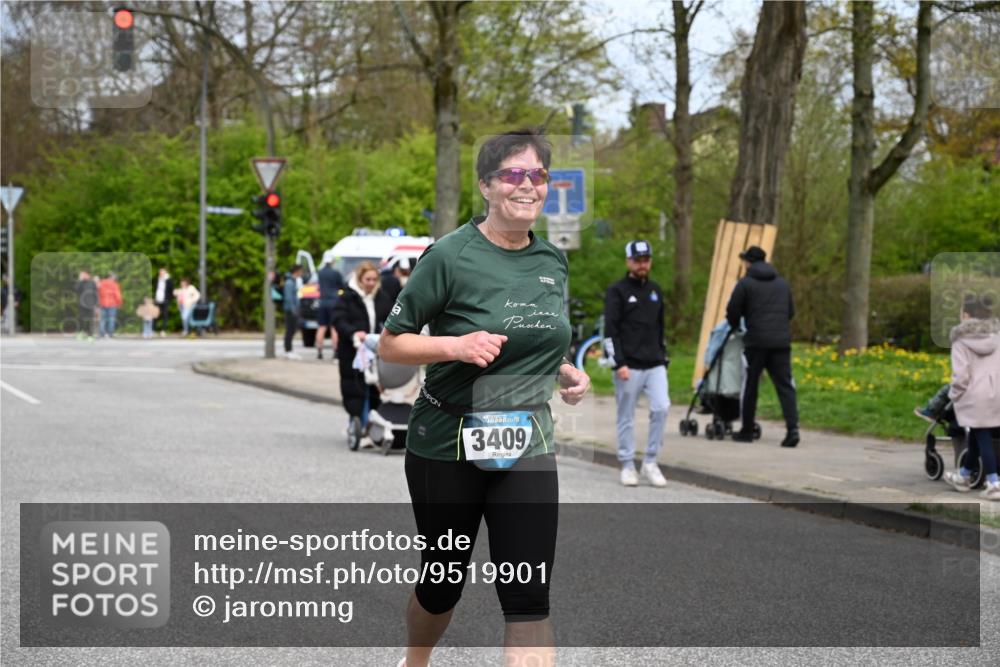12.04.2026 - 45. Internationalen Wilhelmsburger Insellauf J. Mangold http://msf.ph/oto/9519901 12.04.2026 13:33:55 Ziel 2636, 3409, 3075 meine-sportfotos.de