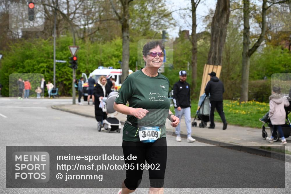 12.04.2026 - 45. Internationalen Wilhelmsburger Insellauf J. Mangold http://msf.ph/oto/9519902 12.04.2026 13:33:55 Ziel 2636, 3409, 3075 meine-sportfotos.de