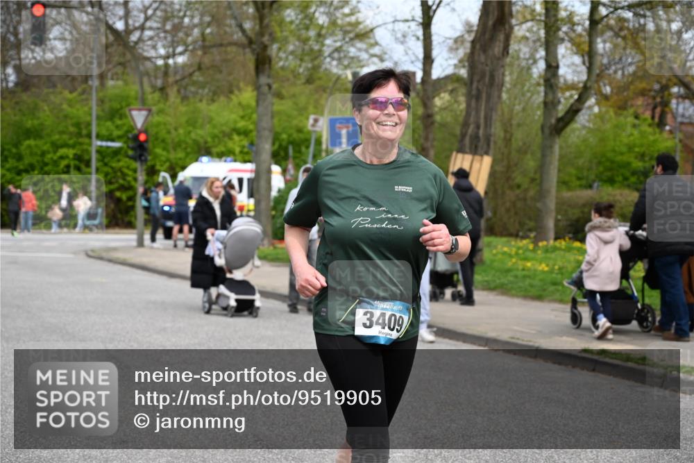12.04.2026 - 45. Internationalen Wilhelmsburger Insellauf J. Mangold http://msf.ph/oto/9519905 12.04.2026 13:33:55 Ziel 2636, 3409, 3075 meine-sportfotos.de