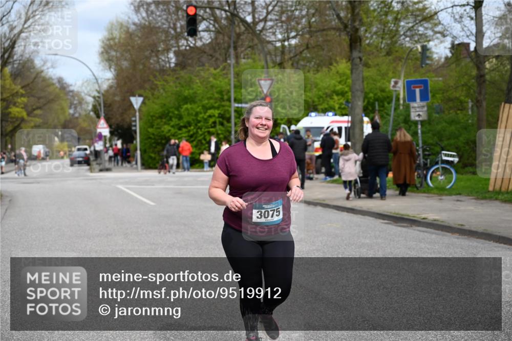 12.04.2026 - 45. Internationalen Wilhelmsburger Insellauf J. Mangold http://msf.ph/oto/9519912 12.04.2026 13:34:05 Ziel 3409, 3075 meine-sportfotos.de