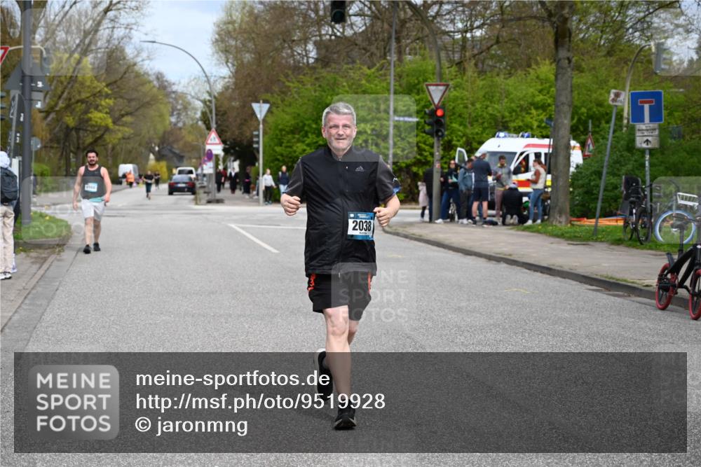 12.04.2026 - 45. Internationalen Wilhelmsburger Insellauf J. Mangold http://msf.ph/oto/9519928 12.04.2026 13:34:33 Ziel 3409, 3075, 2038 meine-sportfotos.de