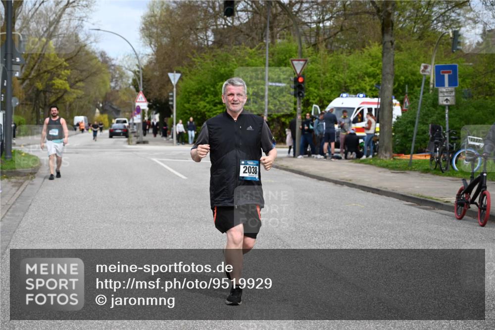 12.04.2026 - 45. Internationalen Wilhelmsburger Insellauf J. Mangold http://msf.ph/oto/9519929 12.04.2026 13:34:33 Ziel 3409, 3075, 2038 meine-sportfotos.de