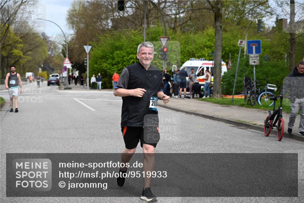 12.04.2026 - 45. Internationalen Wilhelmsburger Insellauf J. Mangold http://msf.ph/oto/9519933 12.04.2026 13:34:34 Ziel 3075, 2038 meine-sportfotos.de