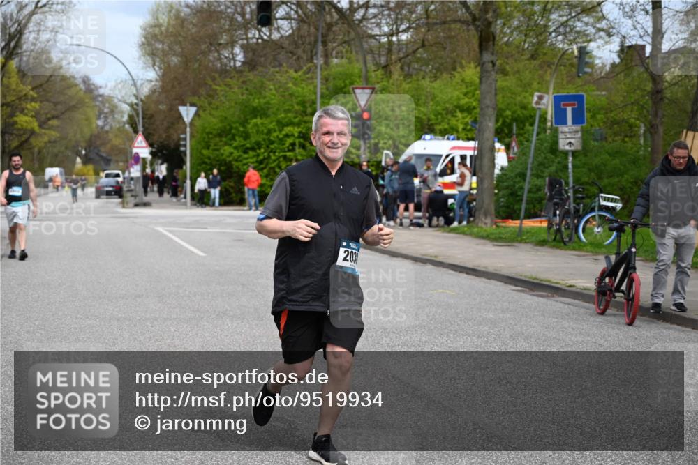 12.04.2026 - 45. Internationalen Wilhelmsburger Insellauf J. Mangold http://msf.ph/oto/9519934 12.04.2026 13:34:34 Ziel 3075, 2038 meine-sportfotos.de