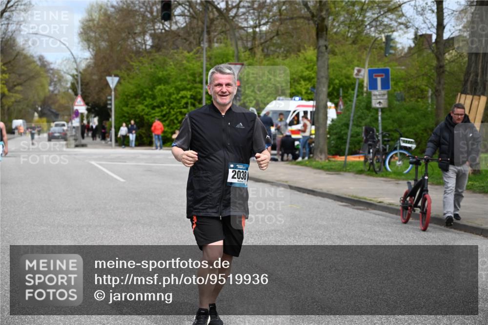 12.04.2026 - 45. Internationalen Wilhelmsburger Insellauf J. Mangold http://msf.ph/oto/9519936 12.04.2026 13:34:34 Ziel 3075, 2038 meine-sportfotos.de