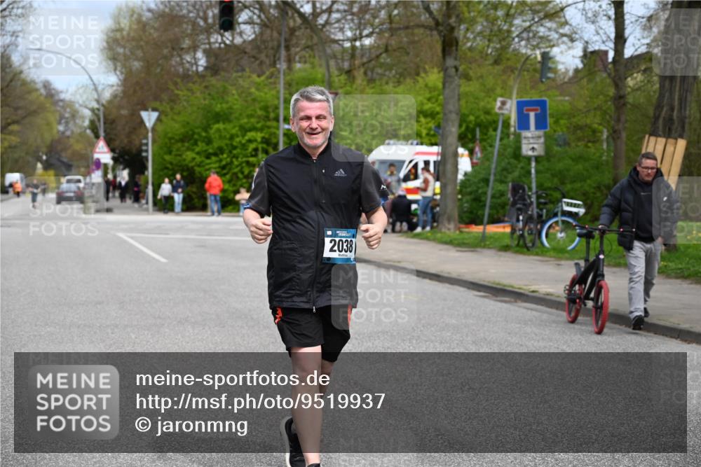 12.04.2026 - 45. Internationalen Wilhelmsburger Insellauf J. Mangold http://msf.ph/oto/9519937 12.04.2026 13:34:34 Ziel 3075, 2038 meine-sportfotos.de