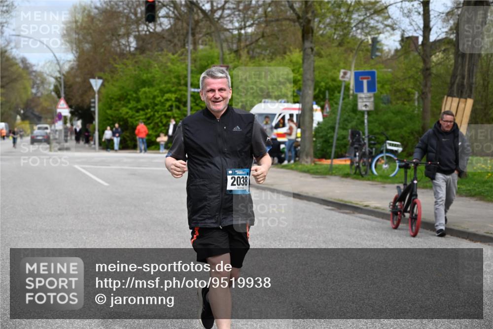 12.04.2026 - 45. Internationalen Wilhelmsburger Insellauf J. Mangold http://msf.ph/oto/9519938 12.04.2026 13:34:34 Ziel 3075, 2038 meine-sportfotos.de