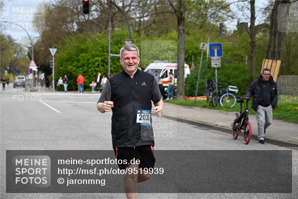 12.04.2026 - 45. Internationalen Wilhelmsburger Insellauf J. Mangold http://msf.ph/oto/9519939 12.04.2026 13:34:34 Ziel 3075, 2038 meine-sportfotos.de