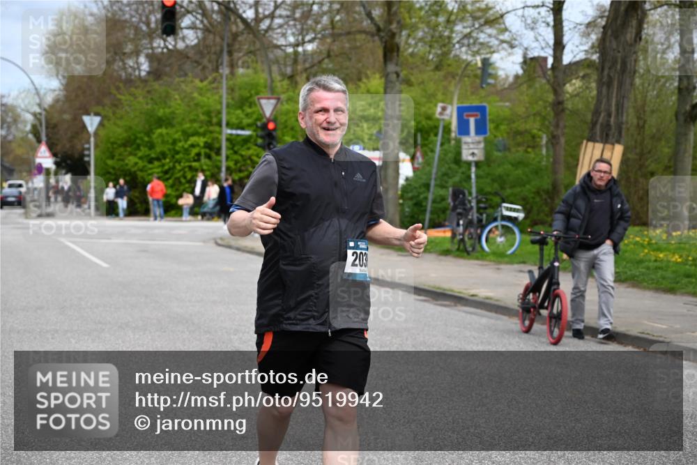 12.04.2026 - 45. Internationalen Wilhelmsburger Insellauf J. Mangold http://msf.ph/oto/9519942 12.04.2026 13:34:34 Ziel 3075, 2038 meine-sportfotos.de