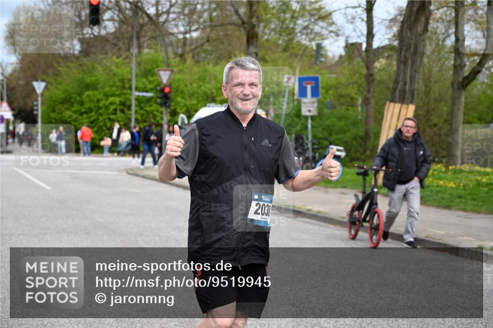12.04.2026 - 45. Internationalen Wilhelmsburger Insellauf J. Mangold http://msf.ph/oto/9519945 12.04.2026 13:34:35 Ziel 3075, 2038 meine-sportfotos.de