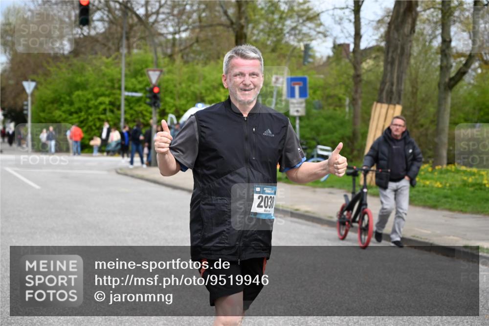 12.04.2026 - 45. Internationalen Wilhelmsburger Insellauf J. Mangold http://msf.ph/oto/9519946 12.04.2026 13:34:35 Ziel 3075, 2038 meine-sportfotos.de
