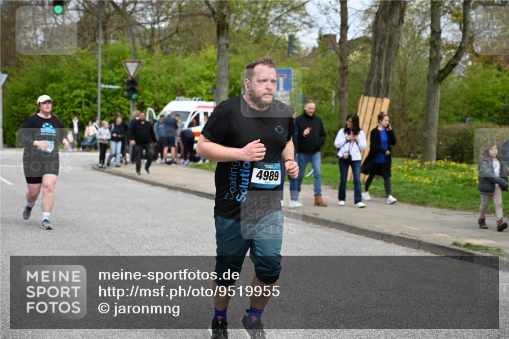 12.04.2026 - 45. Internationalen Wilhelmsburger Insellauf J. Mangold http://msf.ph/oto/9519955 12.04.2026 13:35:03 Ziel 2038, 4988, 4989, 3282, 4113 meine-sportfotos.de