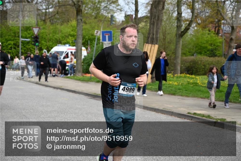 12.04.2026 - 45. Internationalen Wilhelmsburger Insellauf J. Mangold http://msf.ph/oto/9519959 12.04.2026 13:35:03 Ziel 2038, 4988, 4989, 3282, 4113 meine-sportfotos.de