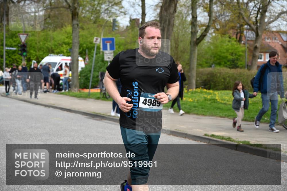 12.04.2026 - 45. Internationalen Wilhelmsburger Insellauf J. Mangold http://msf.ph/oto/9519961 12.04.2026 13:35:03 Ziel 2038, 4988, 4989, 3282, 4113 meine-sportfotos.de