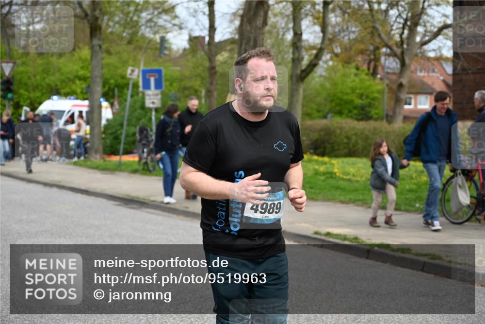 12.04.2026 - 45. Internationalen Wilhelmsburger Insellauf J. Mangold http://msf.ph/oto/9519963 12.04.2026 13:35:04 Ziel 2038, 4988, 4988, 4989, 3282, 4113 meine-sportfotos.de