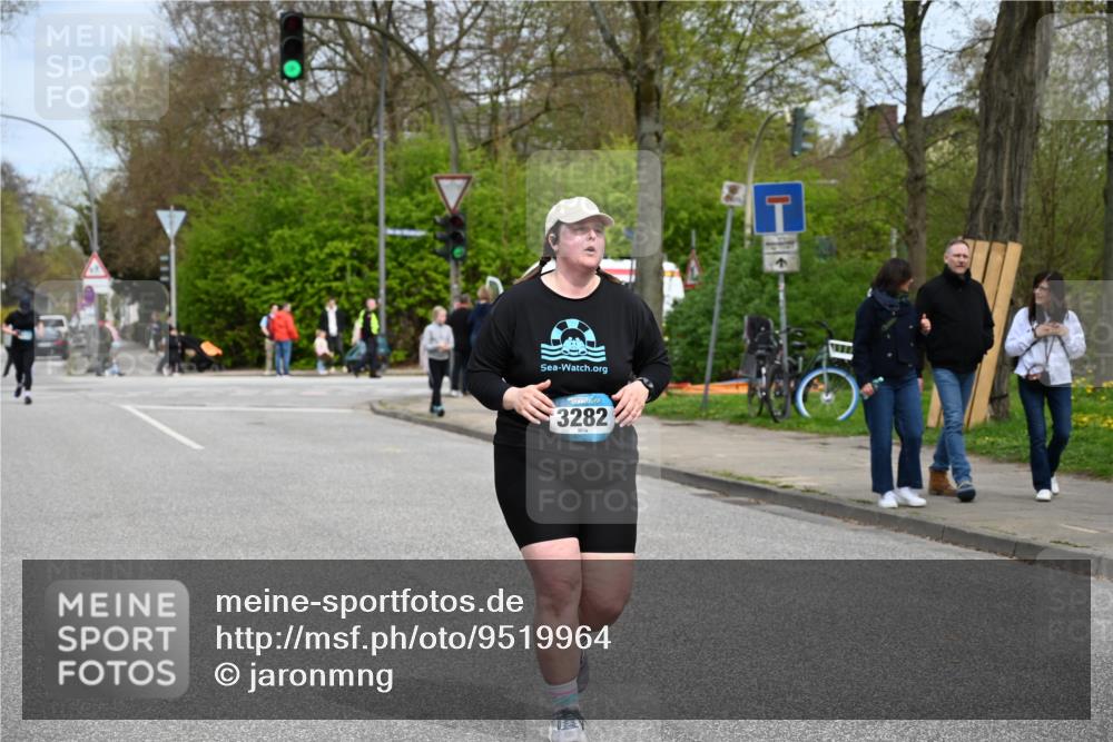 12.04.2026 - 45. Internationalen Wilhelmsburger Insellauf J. Mangold http://msf.ph/oto/9519964 12.04.2026 13:35:06 Ziel 2038, 4988, 4989, 3282, 4113 meine-sportfotos.de