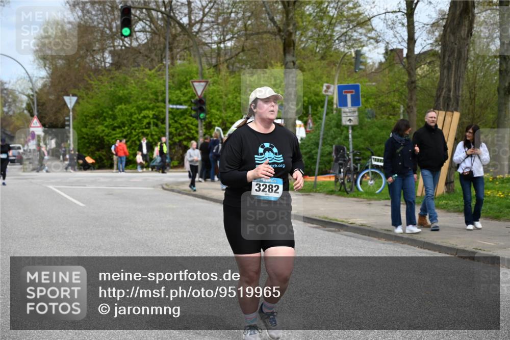 12.04.2026 - 45. Internationalen Wilhelmsburger Insellauf J. Mangold http://msf.ph/oto/9519965 12.04.2026 13:35:06 Ziel 2038, 4988, 4989, 3282, 4113 meine-sportfotos.de