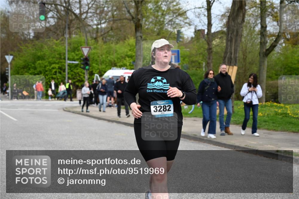 12.04.2026 - 45. Internationalen Wilhelmsburger Insellauf J. Mangold http://msf.ph/oto/9519969 12.04.2026 13:35:06 Ziel 2038, 4988, 4989, 3282, 4113 meine-sportfotos.de