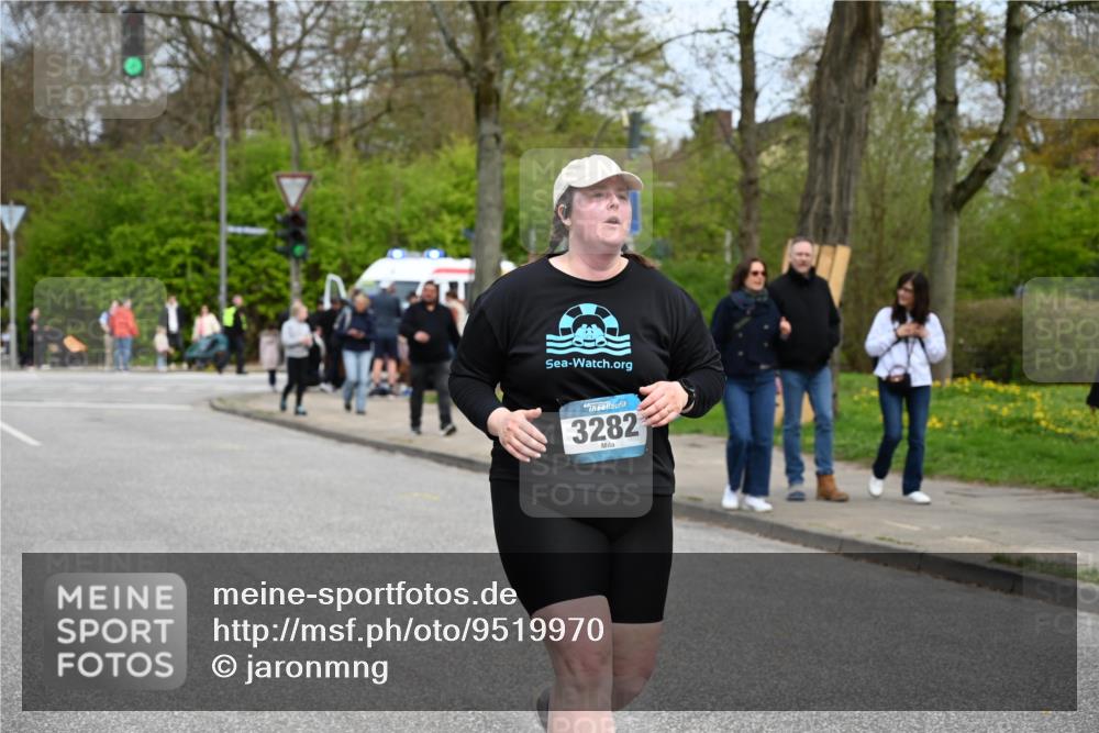 12.04.2026 - 45. Internationalen Wilhelmsburger Insellauf J. Mangold http://msf.ph/oto/9519970 12.04.2026 13:35:06 Ziel 2038, 4988, 4989, 3282, 4113 meine-sportfotos.de