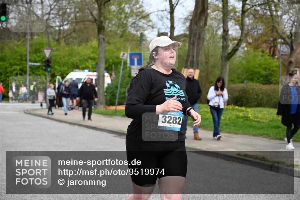 12.04.2026 - 45. Internationalen Wilhelmsburger Insellauf J. Mangold http://msf.ph/oto/9519974 12.04.2026 13:35:07 Ziel 2038, 4988, 4989, 3282, 4113 meine-sportfotos.de