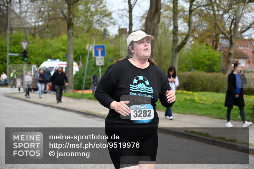 12.04.2026 - 45. Internationalen Wilhelmsburger Insellauf J. Mangold http://msf.ph/oto/9519976 12.04.2026 13:35:07 Ziel 2038, 4988, 4989, 3282, 4113 meine-sportfotos.de