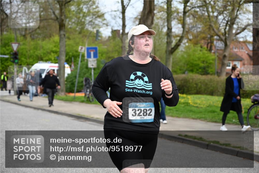 12.04.2026 - 45. Internationalen Wilhelmsburger Insellauf J. Mangold http://msf.ph/oto/9519977 12.04.2026 13:35:07 Ziel 2038, 4988, 4989, 3282, 4113 meine-sportfotos.de