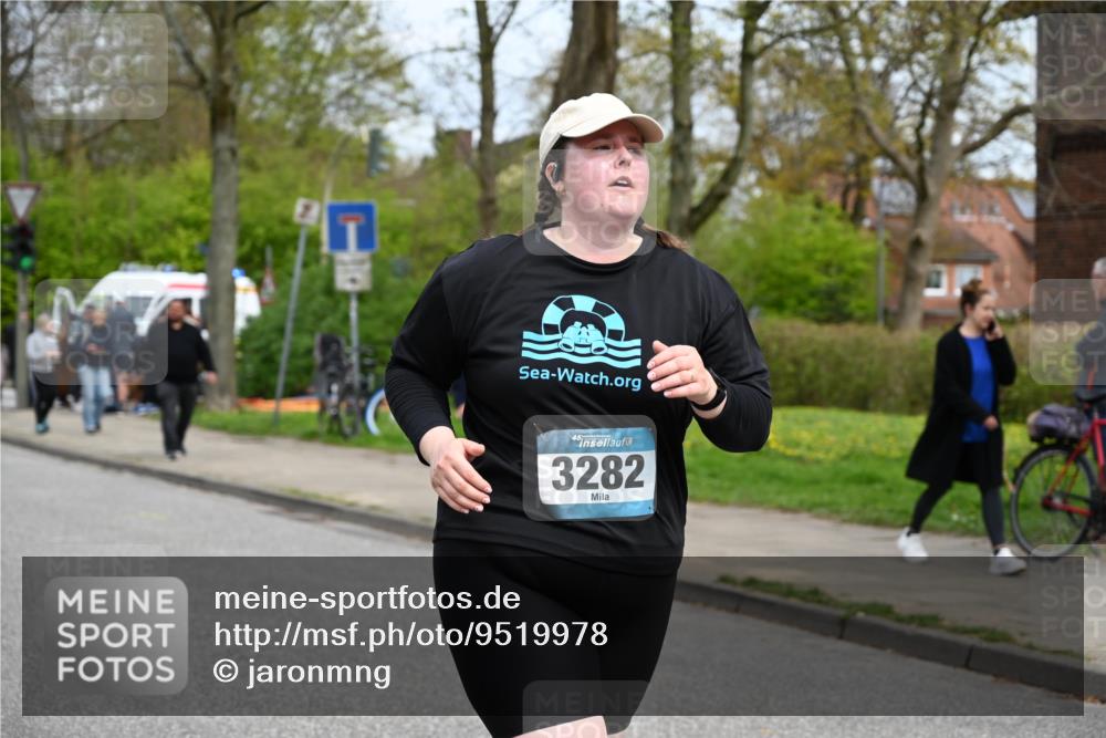 12.04.2026 - 45. Internationalen Wilhelmsburger Insellauf J. Mangold http://msf.ph/oto/9519978 12.04.2026 13:35:07 Ziel 2038, 4988, 4989, 3282, 4113 meine-sportfotos.de