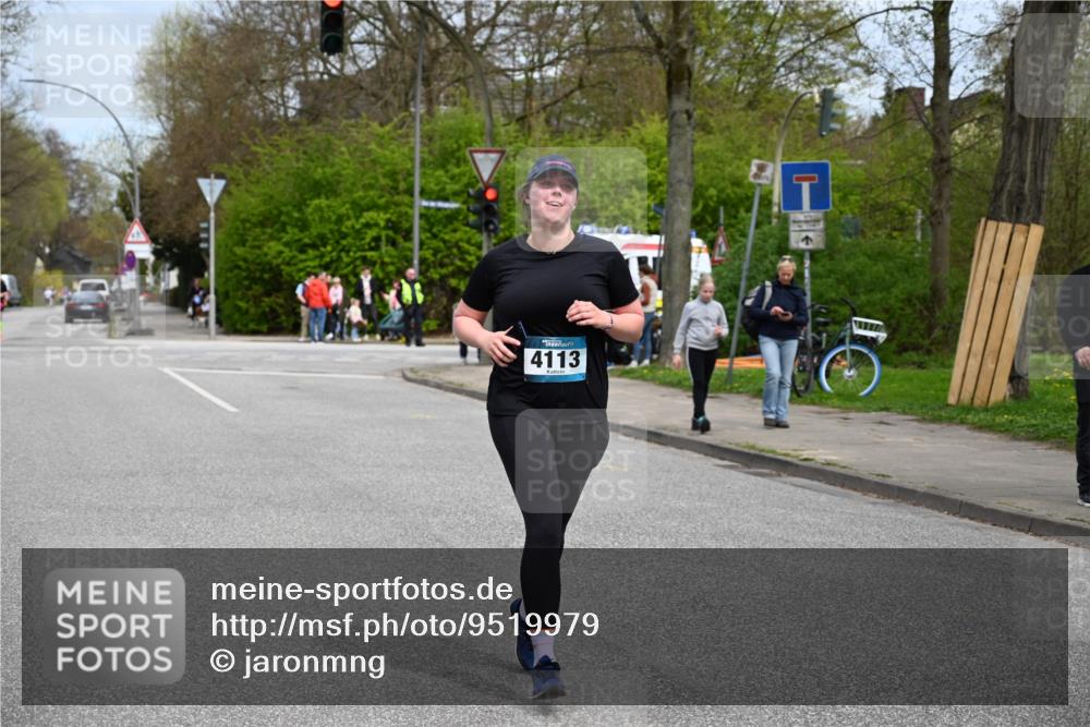 12.04.2026 - 45. Internationalen Wilhelmsburger Insellauf J. Mangold http://msf.ph/oto/9519979 12.04.2026 13:35:16 Ziel 4988, 4989, 3282, 4113 meine-sportfotos.de