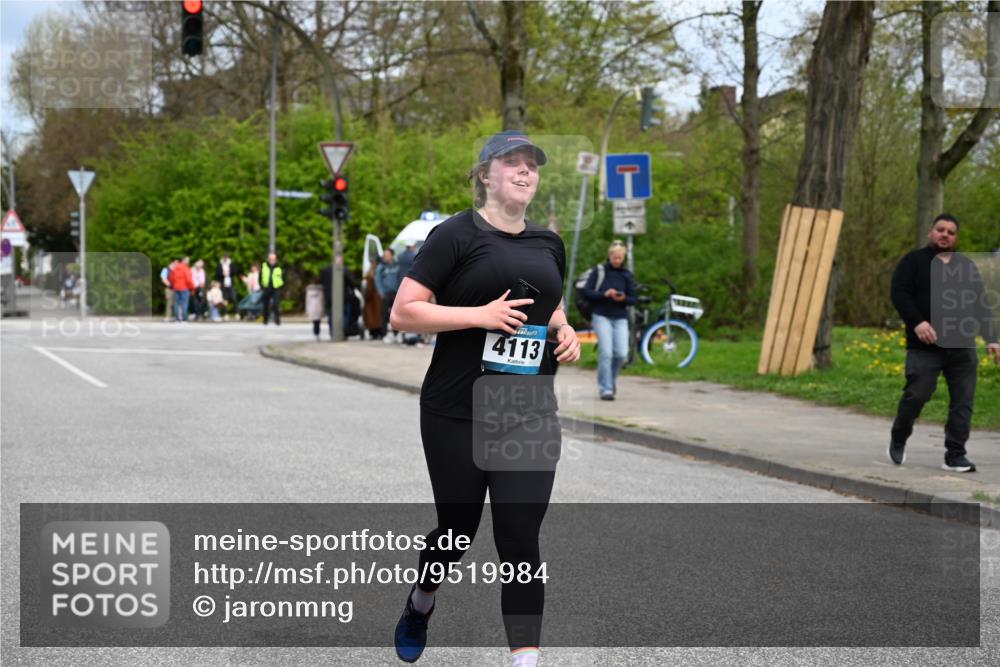 12.04.2026 - 45. Internationalen Wilhelmsburger Insellauf J. Mangold http://msf.ph/oto/9519984 12.04.2026 13:35:17 Ziel 4988, 4989, 3282, 4113 meine-sportfotos.de