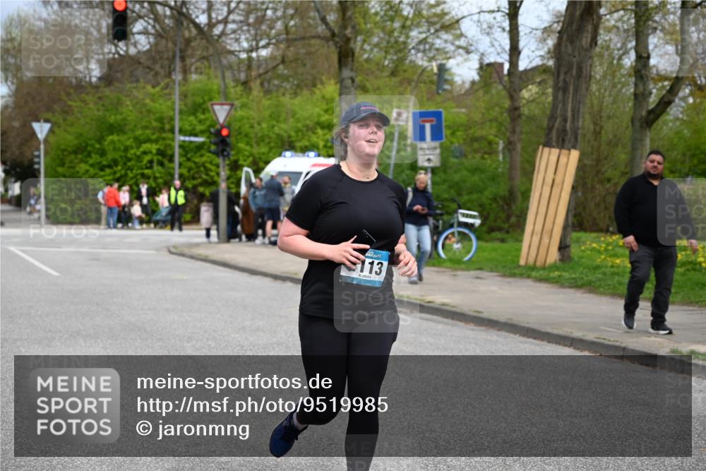 12.04.2026 - 45. Internationalen Wilhelmsburger Insellauf J. Mangold http://msf.ph/oto/9519985 12.04.2026 13:35:17 Ziel 4988, 4989, 3282, 4113 meine-sportfotos.de