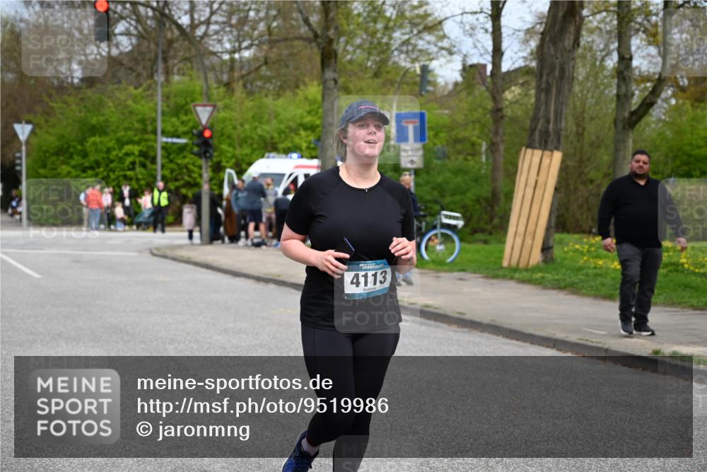 12.04.2026 - 45. Internationalen Wilhelmsburger Insellauf J. Mangold http://msf.ph/oto/9519986 12.04.2026 13:35:17 Ziel 4988, 4989, 3282, 4113 meine-sportfotos.de