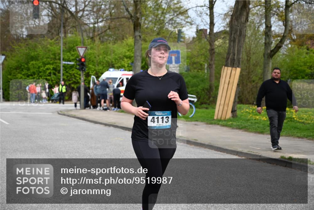 12.04.2026 - 45. Internationalen Wilhelmsburger Insellauf J. Mangold http://msf.ph/oto/9519987 12.04.2026 13:35:17 Ziel 4988, 4989, 3282, 4113 meine-sportfotos.de