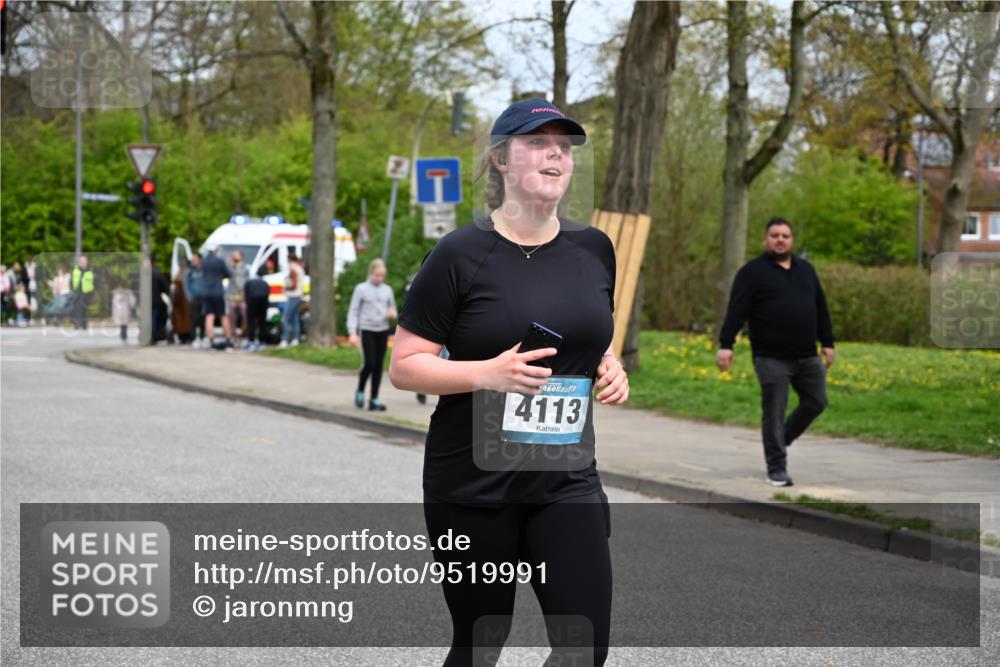 12.04.2026 - 45. Internationalen Wilhelmsburger Insellauf J. Mangold http://msf.ph/oto/9519991 12.04.2026 13:35:17 Ziel 4988, 4989, 3282, 4113 meine-sportfotos.de