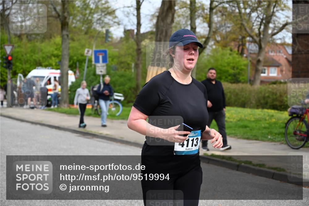 12.04.2026 - 45. Internationalen Wilhelmsburger Insellauf J. Mangold http://msf.ph/oto/9519994 12.04.2026 13:35:17 Ziel 4988, 4989, 3282, 4113 meine-sportfotos.de