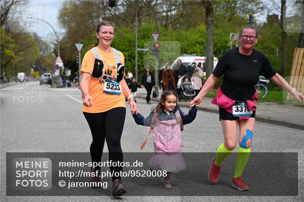 12.04.2026 - 45. Internationalen Wilhelmsburger Insellauf J. Mangold http://msf.ph/oto/9520008 12.04.2026 13:35:40 Ziel 3282, 4113, 5233, 3376 meine-sportfotos.de