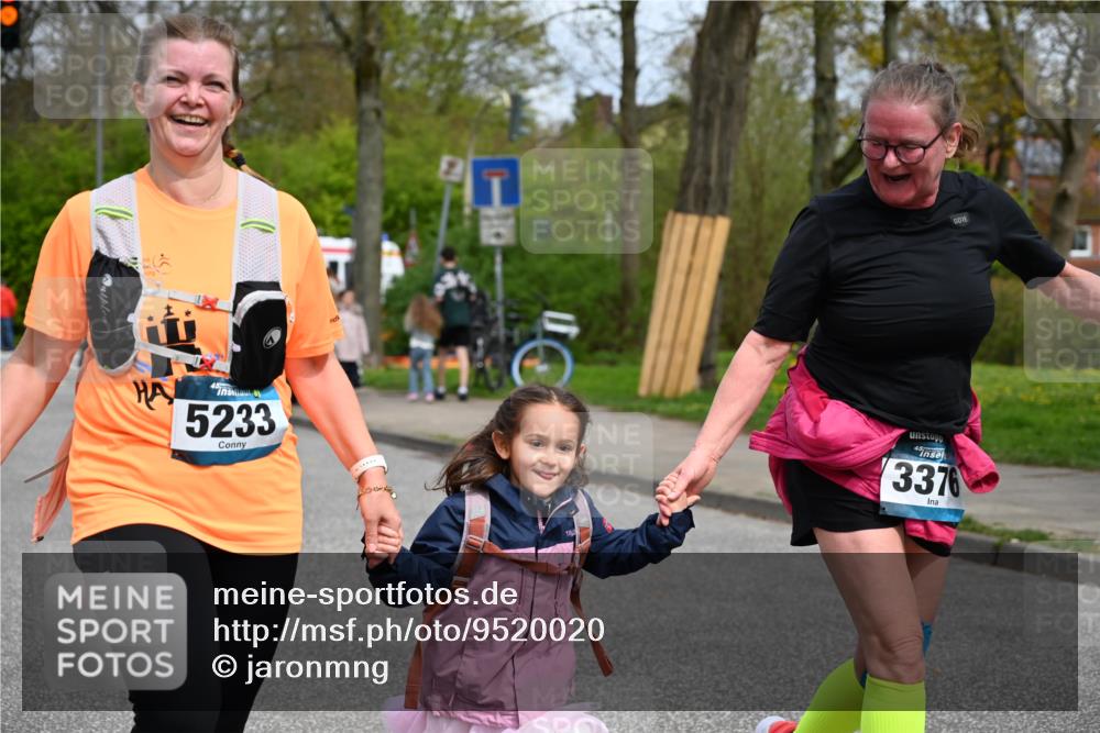 12.04.2026 - 45. Internationalen Wilhelmsburger Insellauf J. Mangold http://msf.ph/oto/9520020 12.04.2026 13:35:41 Ziel 3282, 4113, 5233, 3376 meine-sportfotos.de