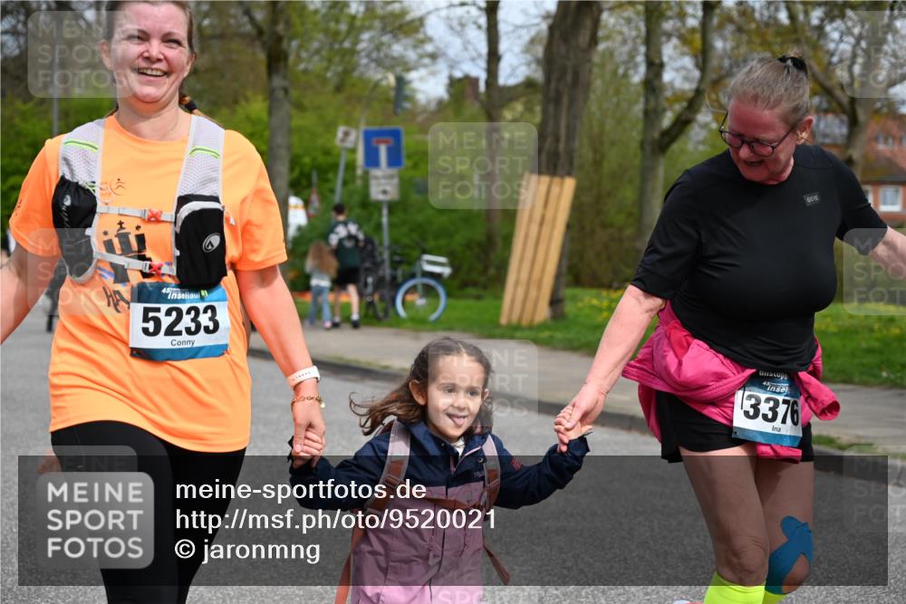 12.04.2026 - 45. Internationalen Wilhelmsburger Insellauf J. Mangold http://msf.ph/oto/9520021 12.04.2026 13:35:41 Ziel 3282, 4113, 5233, 3376 meine-sportfotos.de