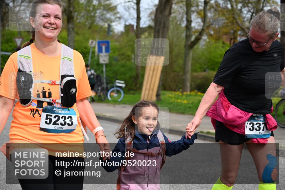 12.04.2026 - 45. Internationalen Wilhelmsburger Insellauf J. Mangold http://msf.ph/oto/9520023 12.04.2026 13:35:41 Ziel 3282, 4113, 5233, 3376 meine-sportfotos.de
