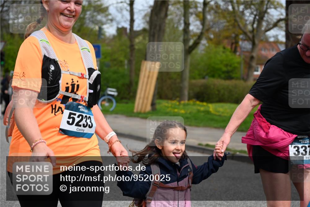 12.04.2026 - 45. Internationalen Wilhelmsburger Insellauf J. Mangold http://msf.ph/oto/9520025 12.04.2026 13:35:41 Ziel 3282, 4113, 5233, 3376 meine-sportfotos.de