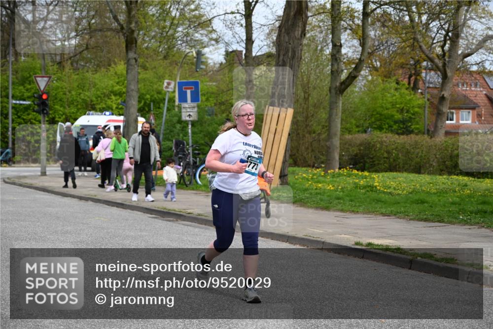 12.04.2026 - 45. Internationalen Wilhelmsburger Insellauf J. Mangold http://msf.ph/oto/9520029 12.04.2026 13:36:19 Ziel 5233, 3376, 2773 meine-sportfotos.de