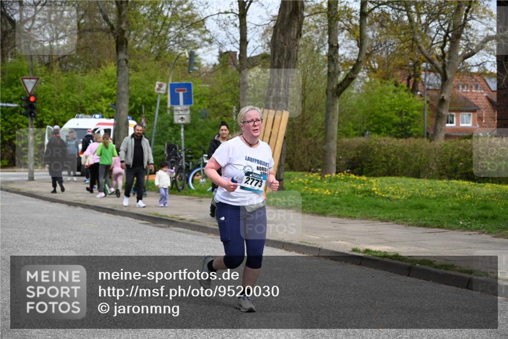 12.04.2026 - 45. Internationalen Wilhelmsburger Insellauf J. Mangold http://msf.ph/oto/9520030 12.04.2026 13:36:19 Ziel 5233, 3376, 2773 meine-sportfotos.de