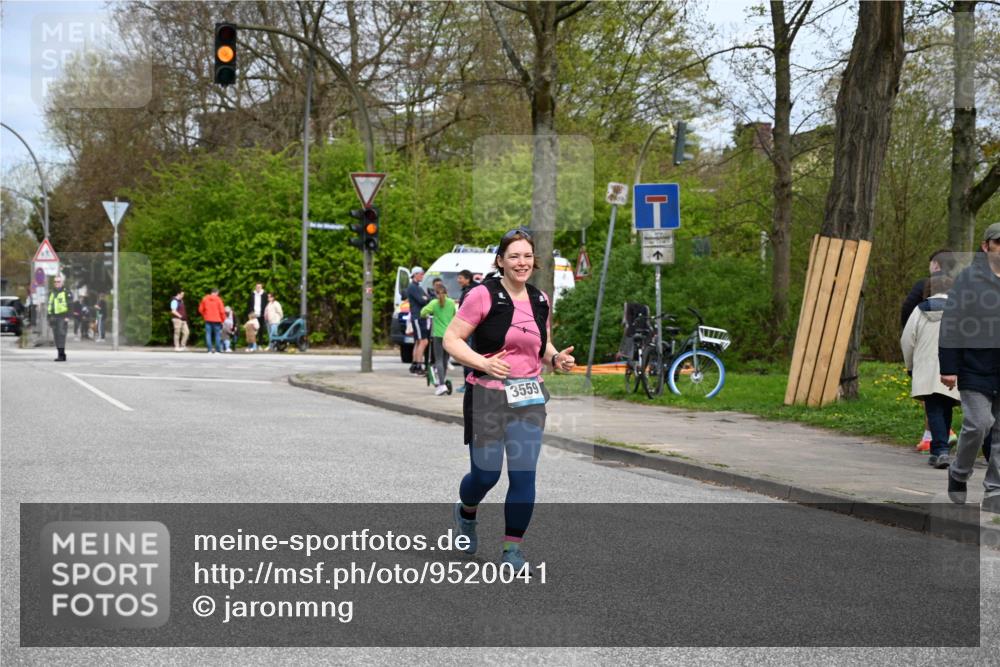 12.04.2026 - 45. Internationalen Wilhelmsburger Insellauf J. Mangold http://msf.ph/oto/9520041 12.04.2026 13:36:38 Ziel 2773, 3559, 5604 meine-sportfotos.de