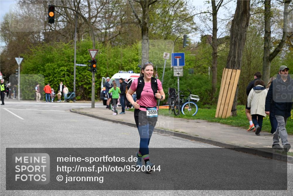 12.04.2026 - 45. Internationalen Wilhelmsburger Insellauf J. Mangold http://msf.ph/oto/9520044 12.04.2026 13:36:38 Ziel 2773, 3559, 5604 meine-sportfotos.de