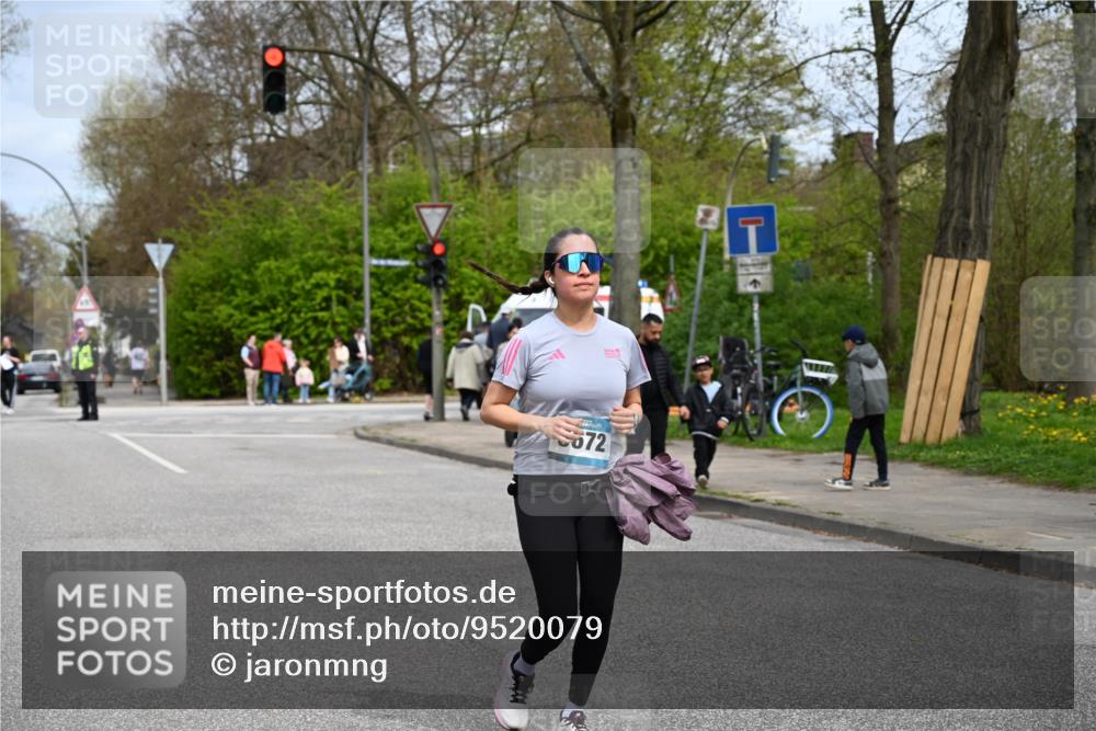 12.04.2026 - 45. Internationalen Wilhelmsburger Insellauf J. Mangold http://msf.ph/oto/9520079 12.04.2026 13:37:05 Ziel 3559, 5604, 3475, 5672 meine-sportfotos.de