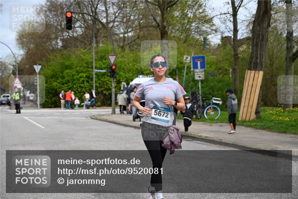 12.04.2026 - 45. Internationalen Wilhelmsburger Insellauf J. Mangold http://msf.ph/oto/9520081 12.04.2026 13:37:05 Ziel 3559, 5604, 3475, 5672 meine-sportfotos.de